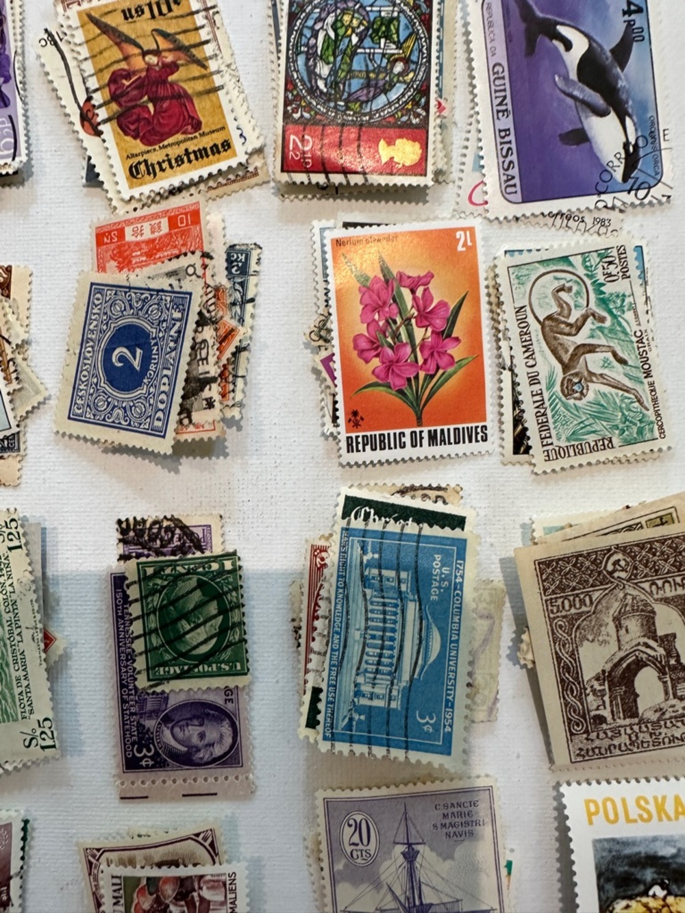 Approximately 750 Vintage International and US Postage Stamps - Weight is 3 0z - Picture 10 of 10